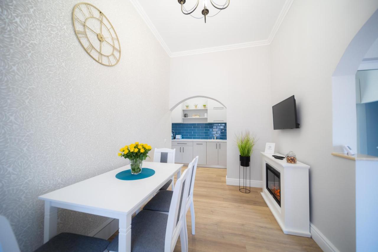 Bluesky Ultra-Central Premium Apartment オラデア エクステリア 写真
