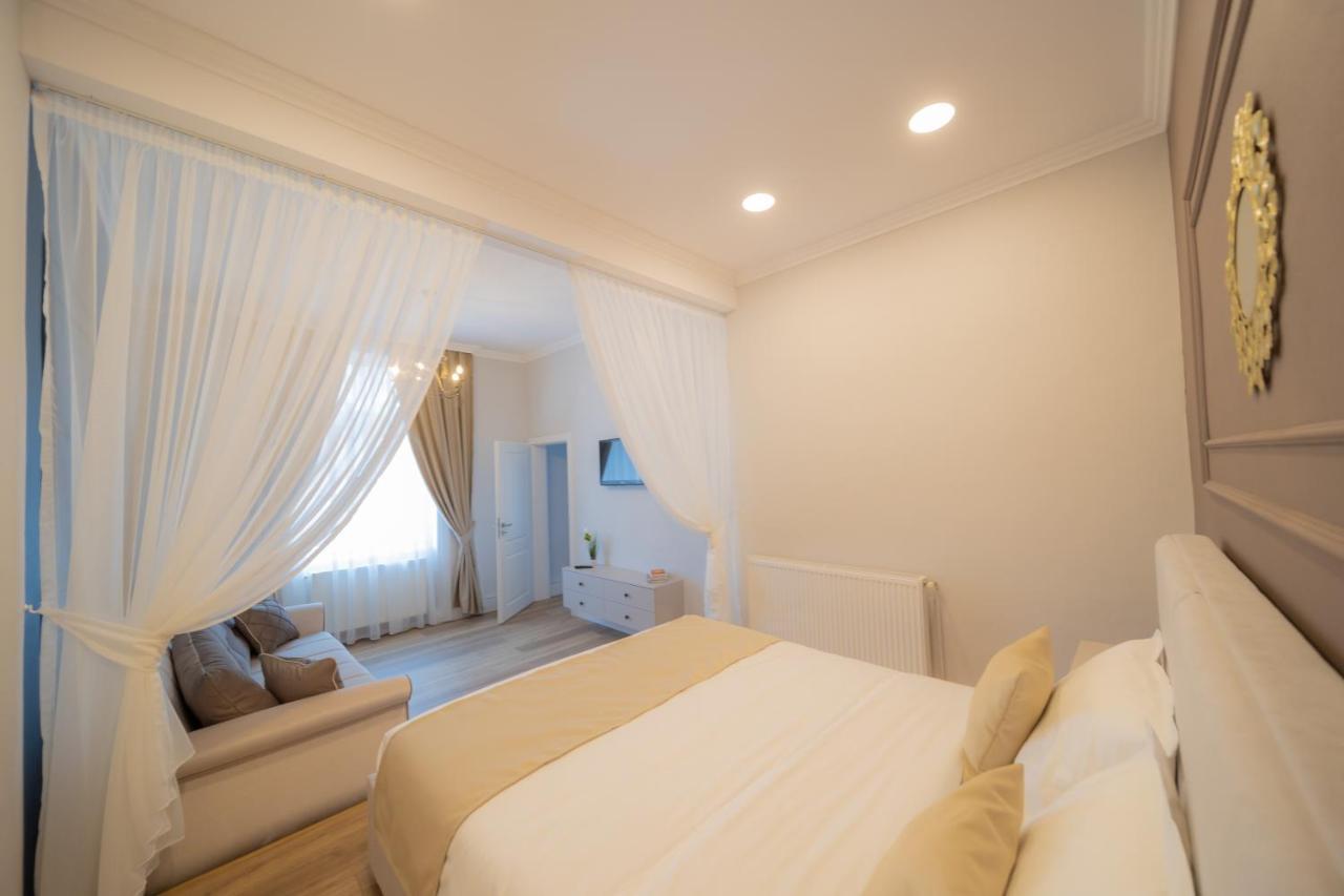 Bluesky Ultra-Central Premium Apartment オラデア エクステリア 写真