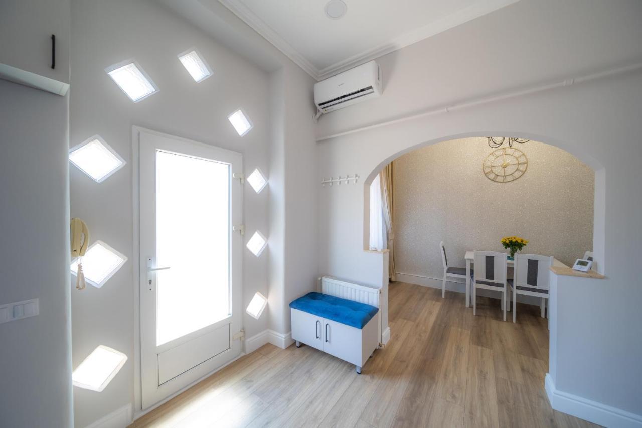 Bluesky Ultra-Central Premium Apartment オラデア エクステリア 写真