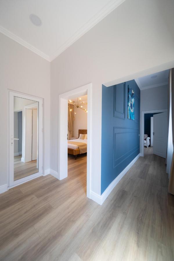 Bluesky Ultra-Central Premium Apartment オラデア エクステリア 写真