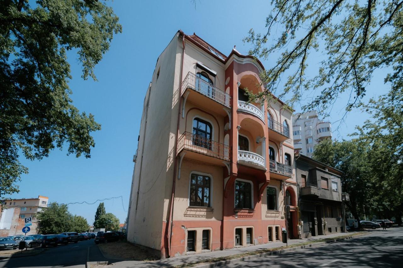 Bluesky Ultra-Central Premium Apartment オラデア エクステリア 写真